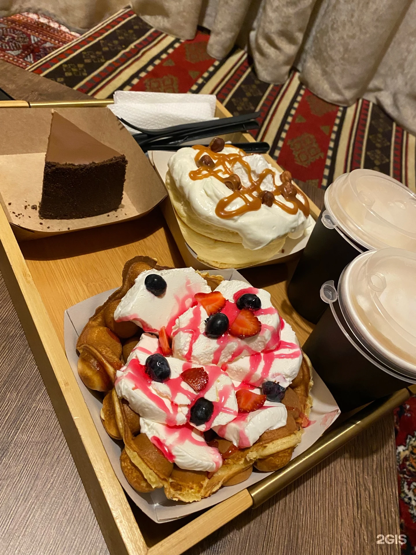 Столик и кресла в Karak Home